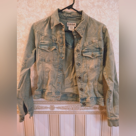 Womens jean look jacket by hydraulic.. size small.. worn once.. cotton/spandex.. - Picture 1 of 8